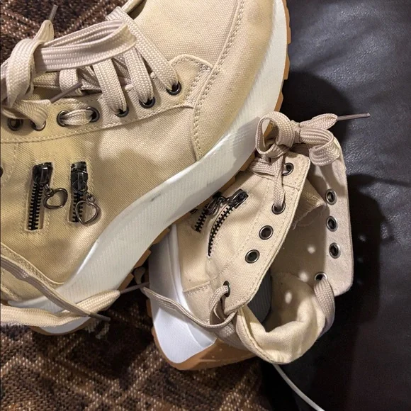 Sneaker - Picture 6 of 6